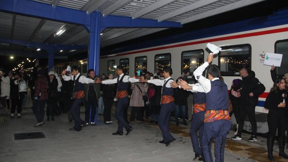 Doğu Ekspresi yolcularını Erzurum bar ekibi karşıladı