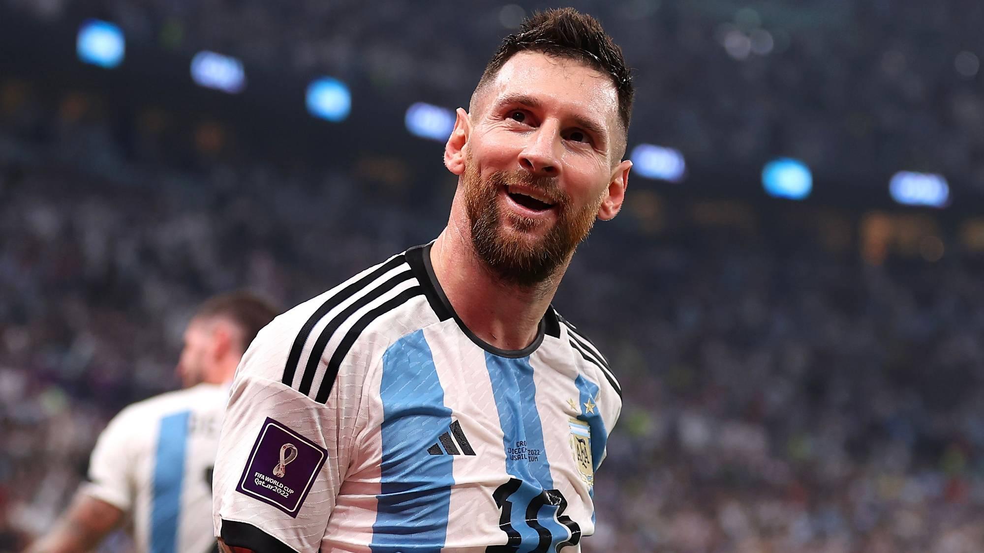 Brezilya efsanesinden Messi'ye övgü: Senin önünde şapkamı çıkarıyorum