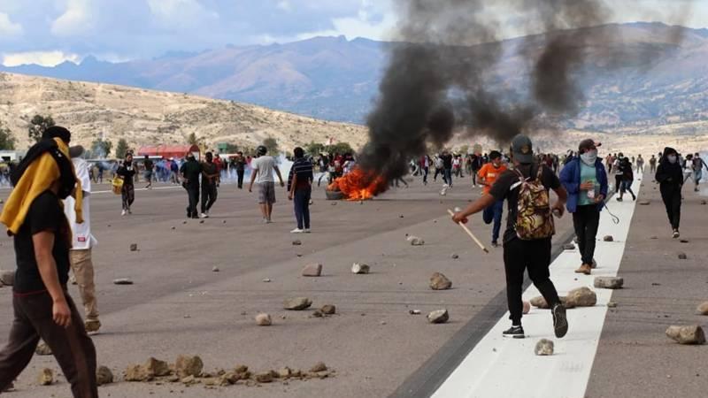 Peru'da tansiyon yükseliyor, protestolarda 18 kişi hayatını kaybetti