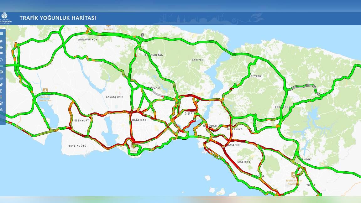 İstanbul'da cuma günü iş çıkışı yoğunluğu ; trafik kilit