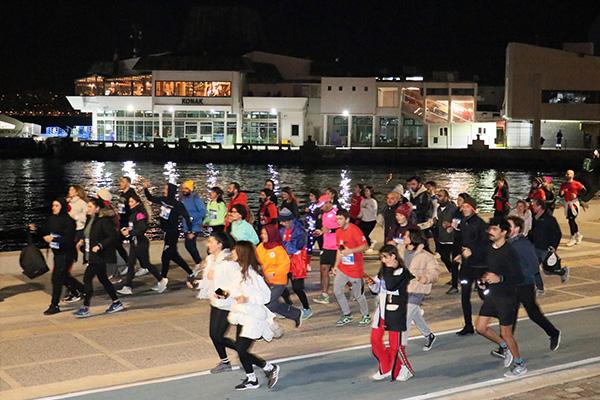 İzmir'de "en uzun gece" koşusu düzenlendi