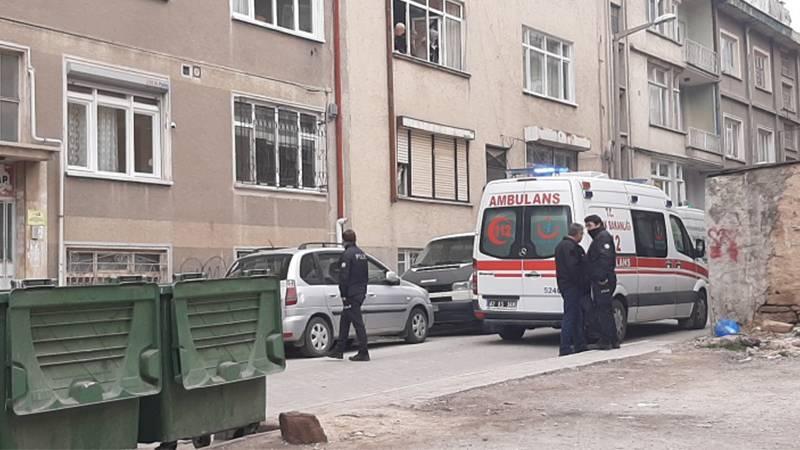 Konya’da bir baba iki kızını öldürdü ve polise giderek teslim oldu.