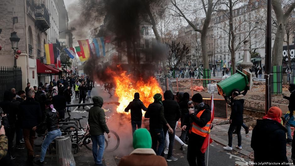 Paris'teki gösterilerde gerilim