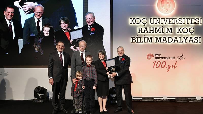 Ertuğrul Özkök: Kedilerimize çip taktırdığım gün öğrendiğim çok acayip bir şey