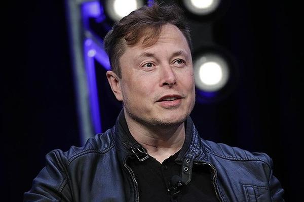 Elon Musk, serveti 200 milyar dolar azalan ilk kişi oldu