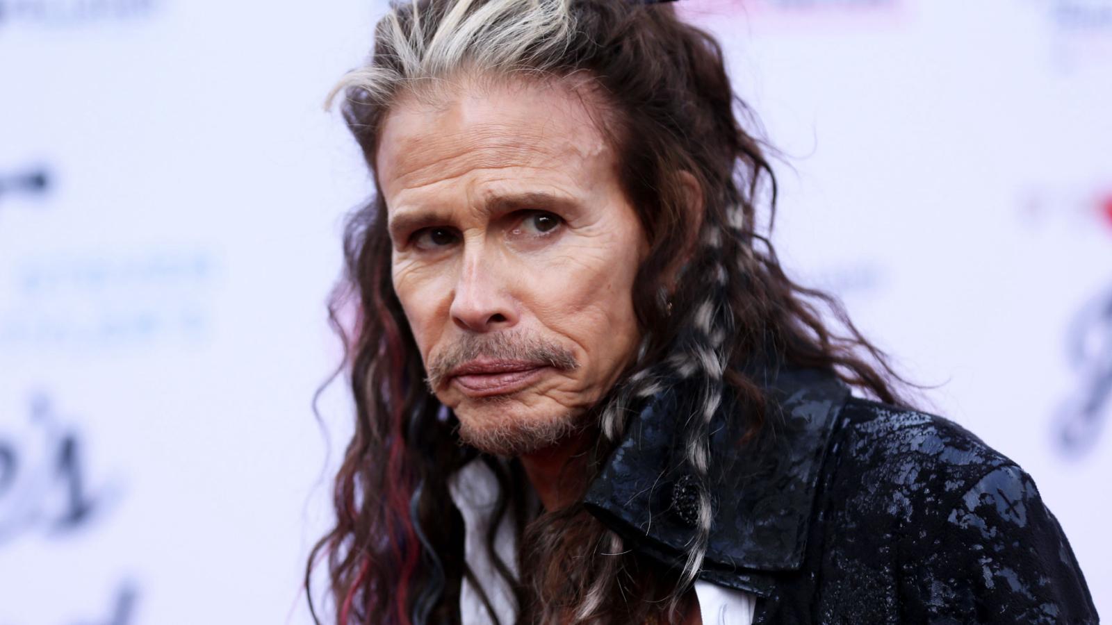 Aerosmith'in solisti Steve Tyler'a cinsel istismar davası açıldı