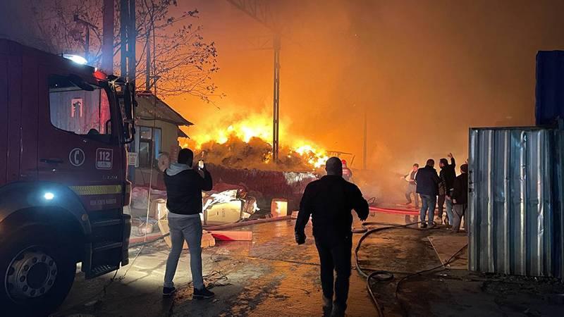 Sakarya'da geri dönüşüm tesisinde yangın 