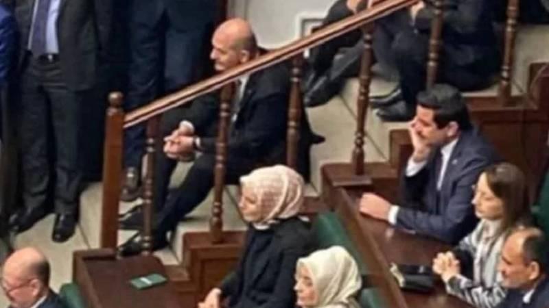 Bakan Soylu, AKP toplantısını merdivenlerde izlemişti; bakanlık kaynaklarından açıklama geldi