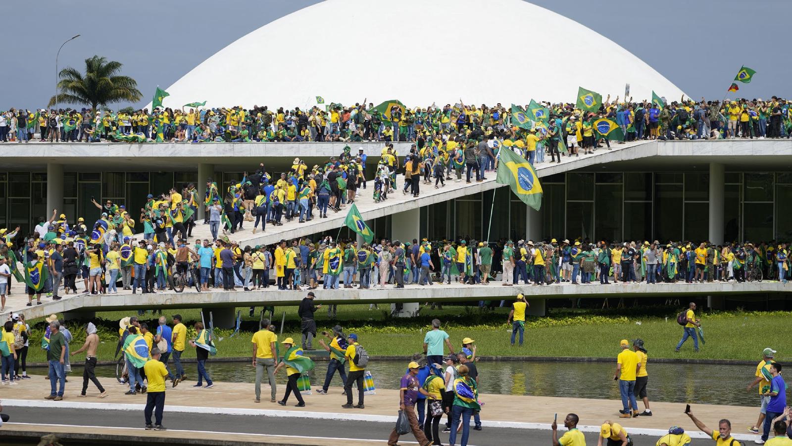 Brezilya'da Bolsonaro destekçilerinin kurumlara baskınına dünyadan tepkiler: "Demokrasiye yönelik saldırı"