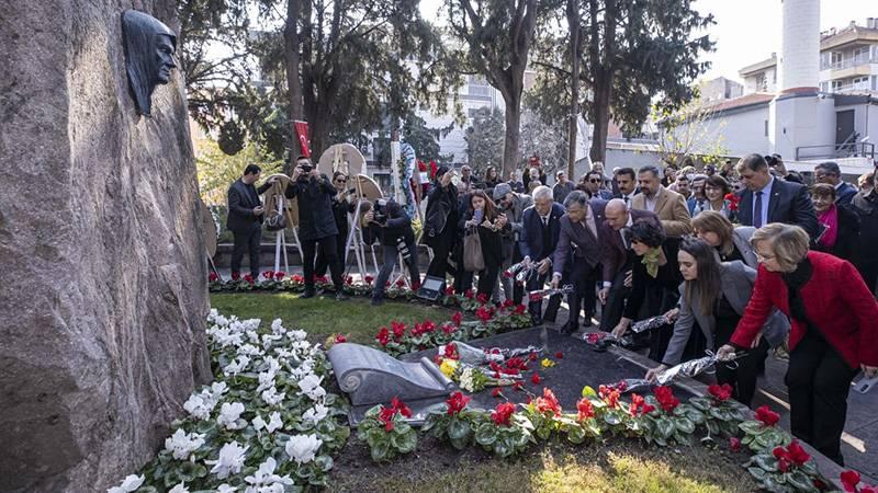 Zübeyde Hanım ölümünün 100. yıl dönümünde kabri başında anıldı