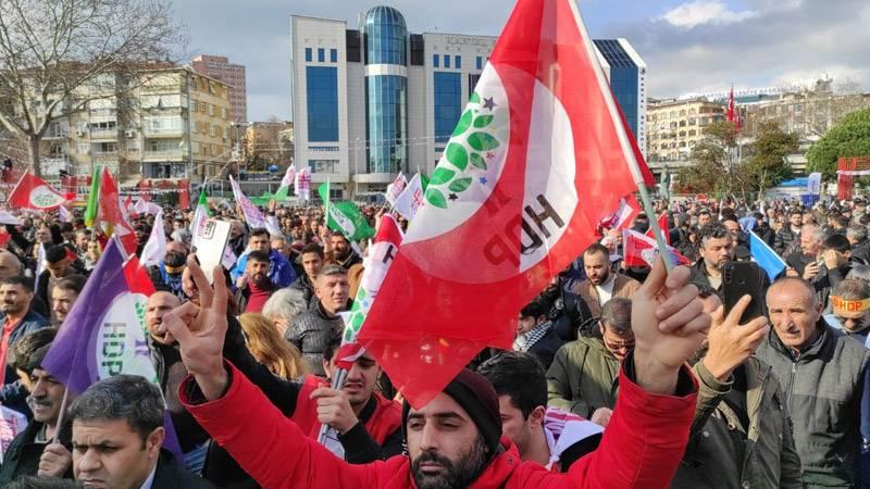 Yeni Akit yazarı: Geçmişte nasıl ki Refah Partisi ve AK Parti’nin kapatılmasına karşı çıktıysam bugün de HDP’nin veya bir başka partinin kapatılmasını onaylamam