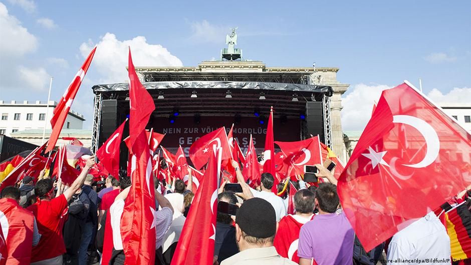 AKP'li vekilin Almanya'daki konuşması tepkilere yol açtı