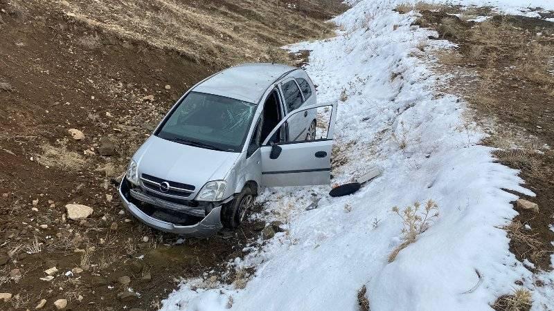 Şarampole yuvarlanan otomobilde mahsur kalan engelli sürücü, donarak yaşamını yitirdi 