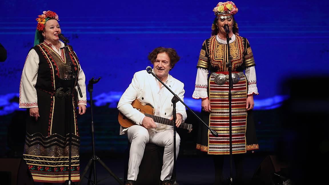 Sanatçı Goran Bregovic, "Türkiye Yüzyılı" şarkısına eşlik etti