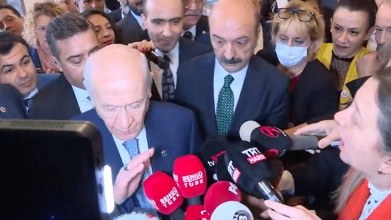 Davutoğlu'ndan Bahçeli'ye: Şaibeli işleri olan, kirli ilişkiler ağına bulaşan, yalanlarla insanları kandıranlar gazeteciden korkar