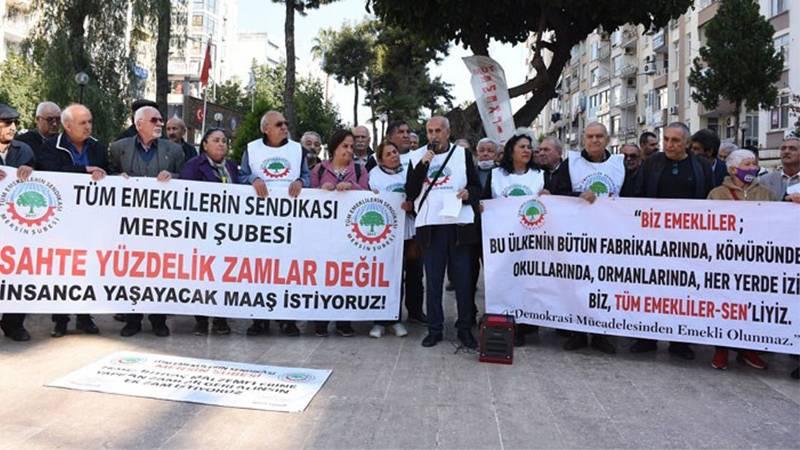 Tüm Emeklilerin Sendikası Mersin Şubesi üyeleri, emeklilik maaşının güncellenmesi ve taleplerinin yerine getirilmesi amacıyla eylem yaptı.