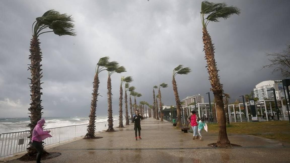 Antalya için 'turuncu' kodlu kuvvetli yağış ve fırtına uyarısı