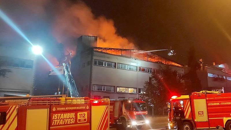 Pendik'te cam fabrikasında yangın