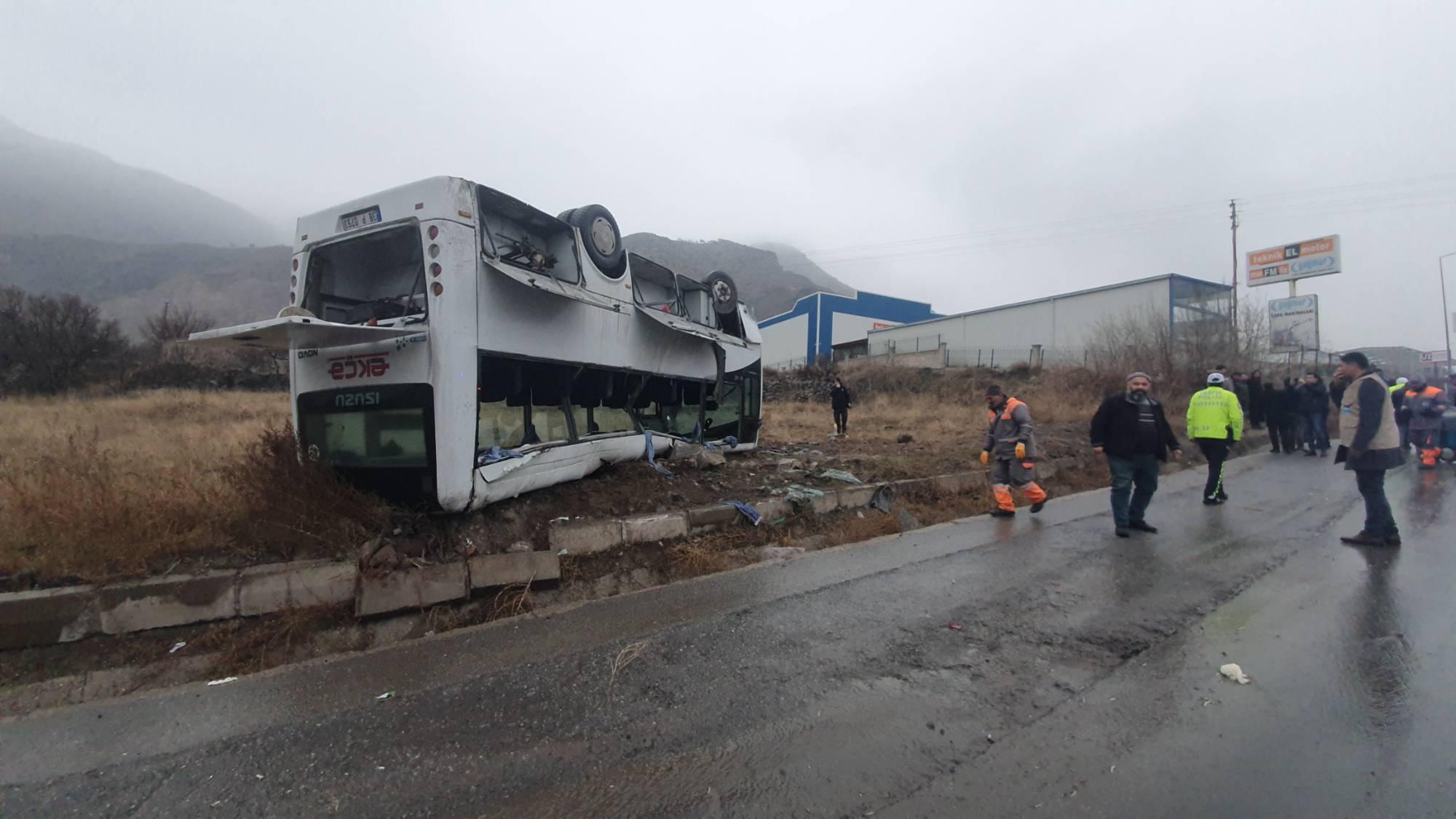 Kayseri'de yoldan çıkan işçi servisi takla attı: Çok sayıda yaralı var