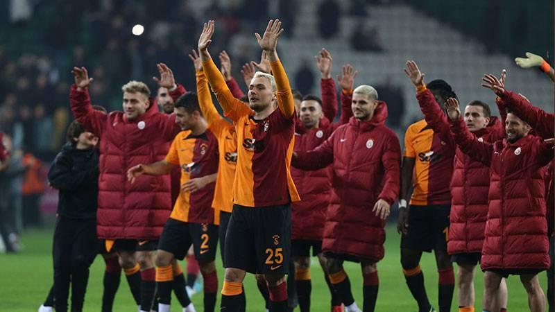 Spor yazarları Giresunspor - Galatasaray maçını yorumladı: “Rekordan rekora koşan Okan Buruk'u alkışlamaktan ellerim nasır tuttu”