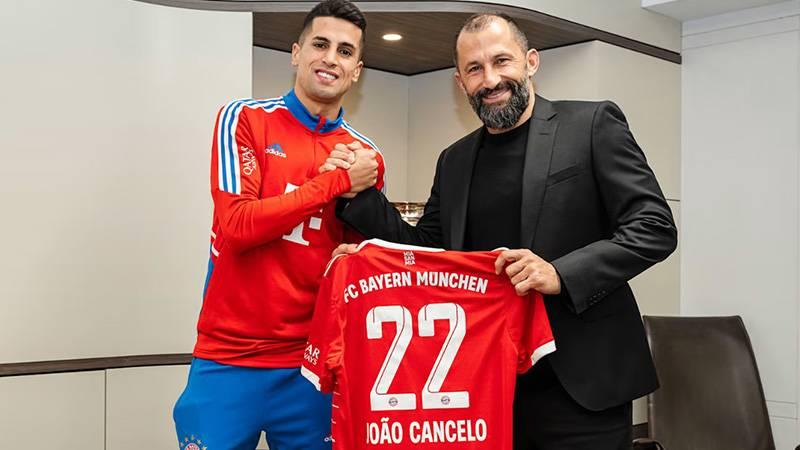 Bayern Münih Cancelo'yu renklerine bağladı