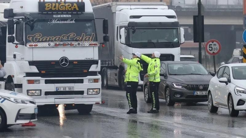 Bursa-İstanbul kara yolunda trafik kilitlendi