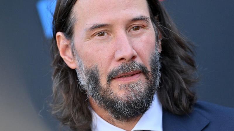 Keanu Reeves, kendini akrabası olarak tanıtan adama karşı uzaklaştırma kararı çıkarttı