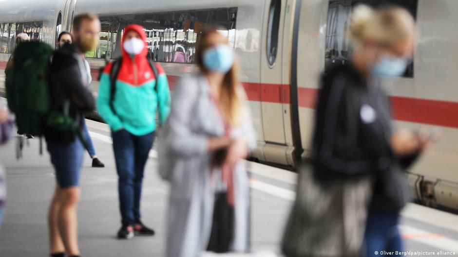 Almanya'da toplu taşımada maske zorunluluğu kalktı