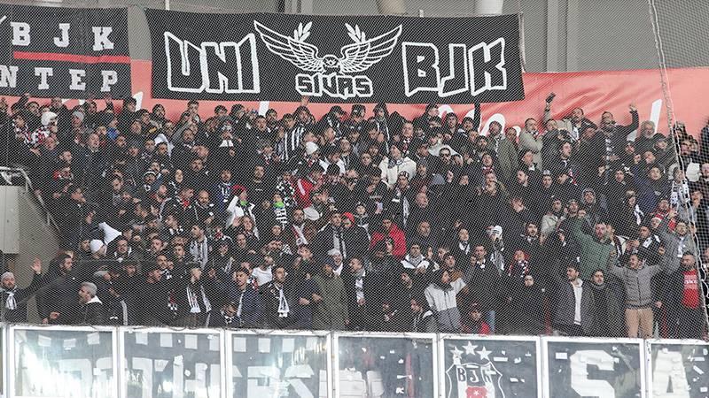 Beşiktaş tribünlerinde "Yönetim istifa" sesleri