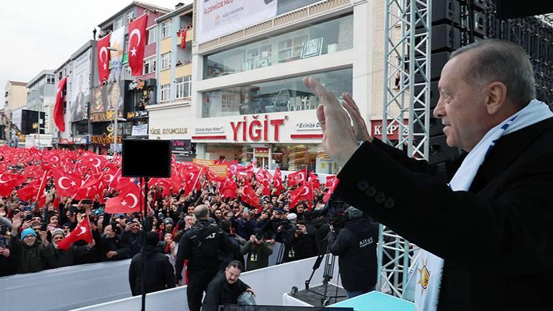 Sözcü yazarı Özdil: Asrın liderimiz, bin yıldır orada duran Aydos Kalesi'nin açılışını yaptı iyi mi!