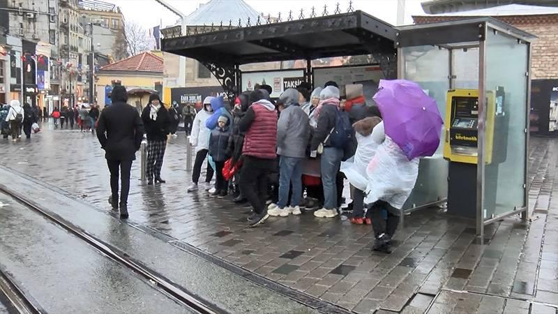 İstanbul'da kent merkezinde kar yağışı başladı