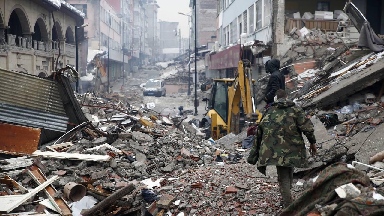 Deprem sırasında bölgede olan dört Avustralya vatandaşının kayıp olduğu bildirildi