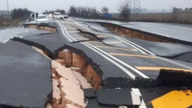 Deprem nedeniyle 15 yol trafiğe kapalı; kara yollarında son durum