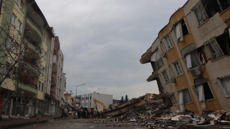 Deprem felaketinin 2'nci gününde Adıyaman Valisi Çuhadar seslendi: Ekiplerin bir an önce Adıyaman'a gelmesi gerek