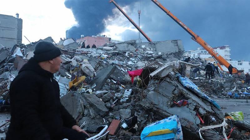 Hatay'da 9 aylık hamile kadın, 40 saat sonra enkazdan kurtarıldı.