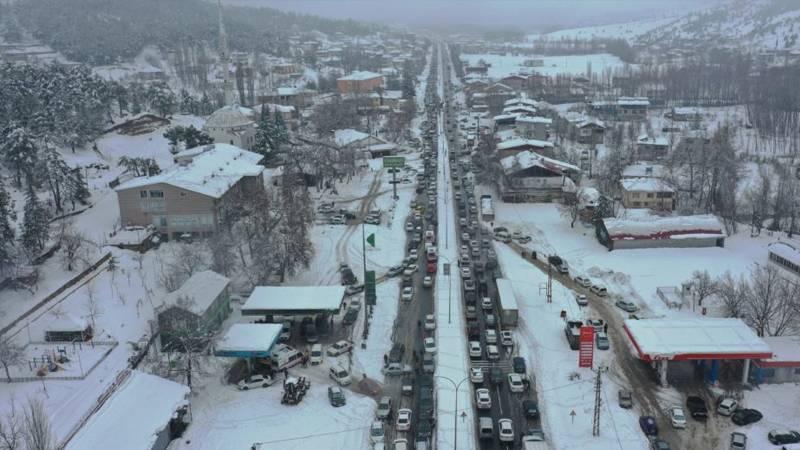 Deprem bölgesindeki üç kente sivil araç girişi durduruldu