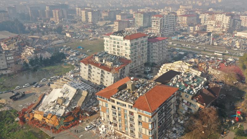 Türkiye'yi yasa boğan deprem, dördüncü gününde de dünyanın manşetinde: Öfke, yıkım, umut