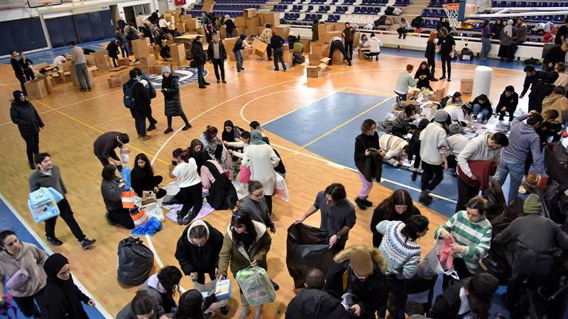 Fotoğraf: İstanbul Üniversitesi'nin depremzedelere yardımı