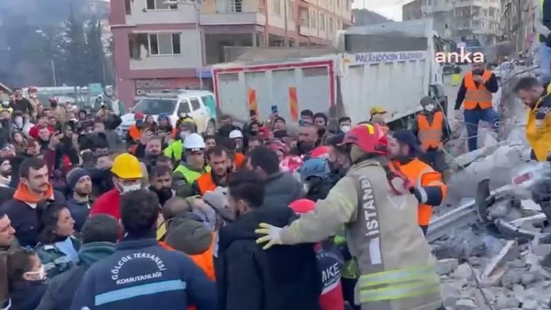 Hatay'daki Öfkeli Apartmanı'nı enkazından 25 yaşındaki Rabia, beşinci günde çıkarıldı