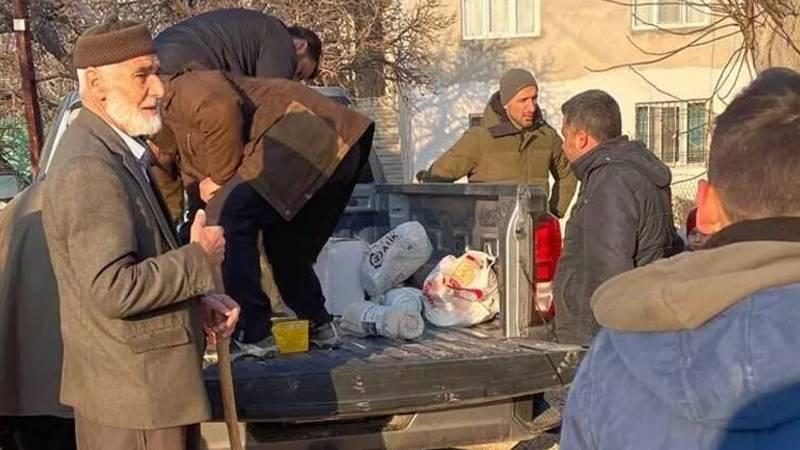 Mehmet Topal, depremden etkilenen Malatya'ya ambulans gönderdi