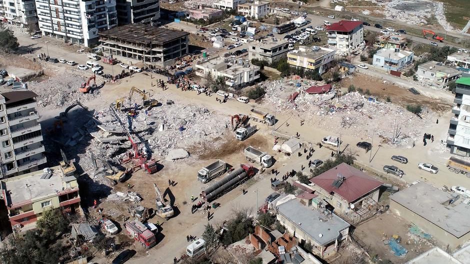 Depremde AKP'li üyenin konutları onlarca kişiye mezar oldu