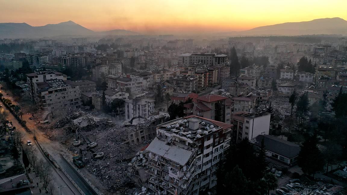 Hatay'da bina yıkım ve enkaz kaldırma çalışmaları 16 mahallede sürecek