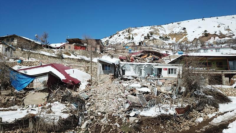 130 evli dağ köyünde sadece 20 ev ayakta kalabildi: Sanki dağ üzerimize geliyordu, evlerin hepsi uçuyordu