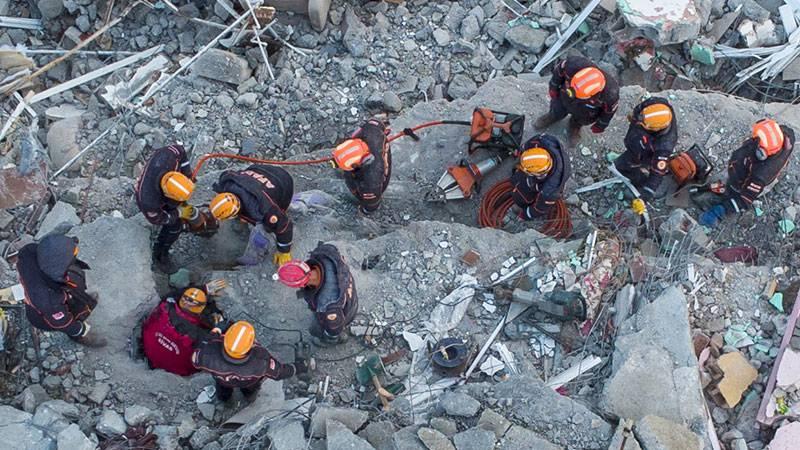 Arama-kurtarma çalışmalarına katılan İHH mütevelli heyeti üyesi: Daha iyi bir koordinasyon olsaydı daha fazla kişi kurtarılabilirdi