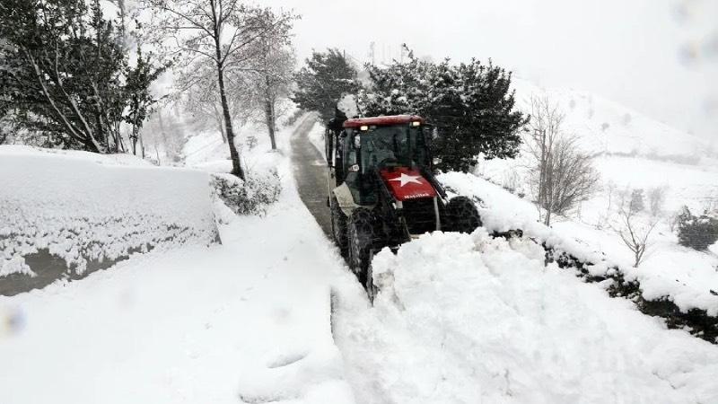 Kar yolları kapattı; Karadeniz'de 5 ilde 759 yerleşim yerine ulaşılamıyor