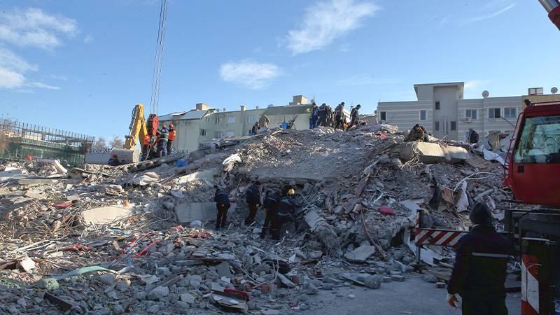 Depremde 65 kişinin hayatını kaybettiği Isias Otel'in dosyasına gizlilik kararı