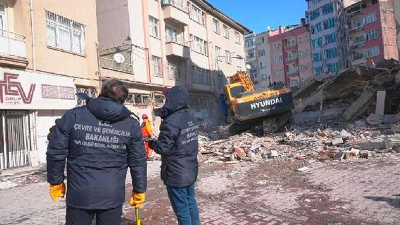 Deprem bölgesindeki 830 bin binada hasar tespit çalışması; 105 bini ağır hasarlı