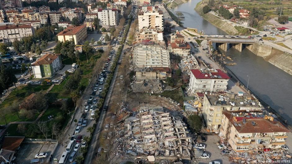 Deprem bölgesinde işten çıkarma yasaklandı