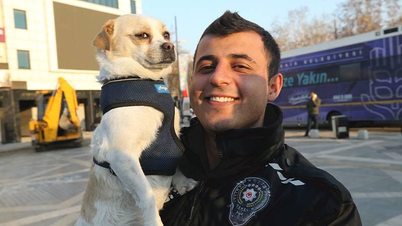 Deprem bölgesinde kurtarılan 'Afitap' adlı köpeği çevik kuvvet sahiplendi 