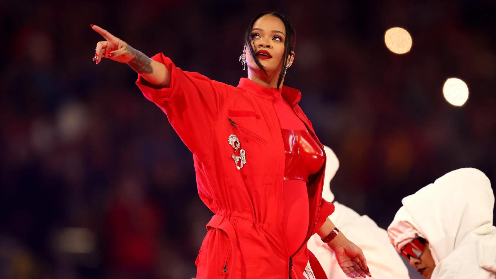 Super Bowl performansıyla ses getiren Rihanna, Oscar Töreni'nde de sahne alacak